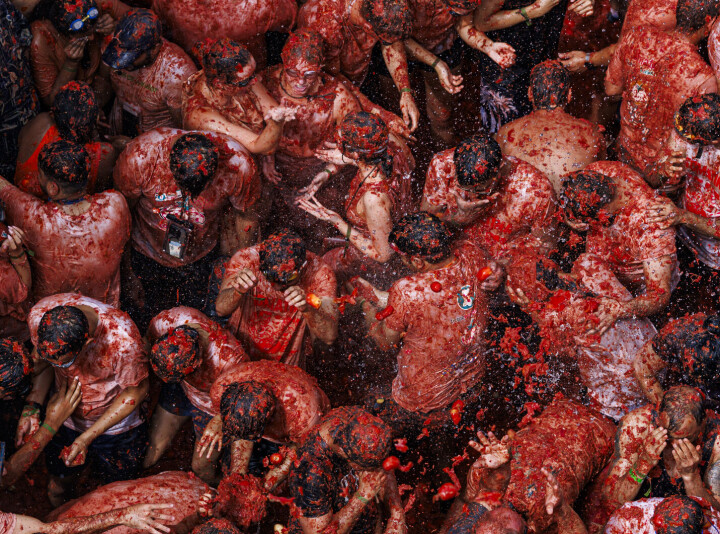 Buñol hosts the world's biggest tomato fight