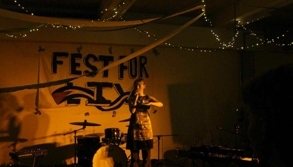 Isabella Heilmann fra Enhedslisten holder tale til Fest for Liv: Støttefest for Gaza.