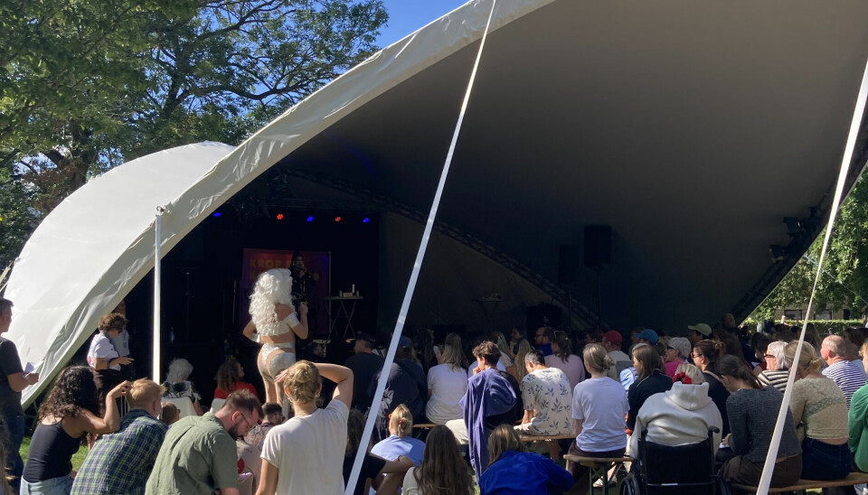 Dragshow på Krop og Kærlighed Festival