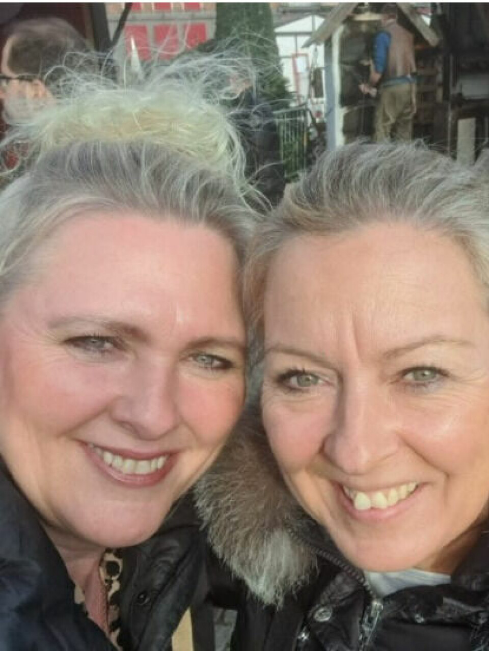 Rikke (tv.) og Mia (th.) i Nyhavn.