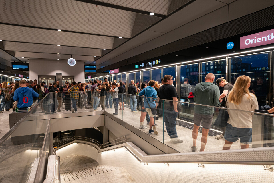 Crowds wait for the event metro to arrive at Orientkaj station.