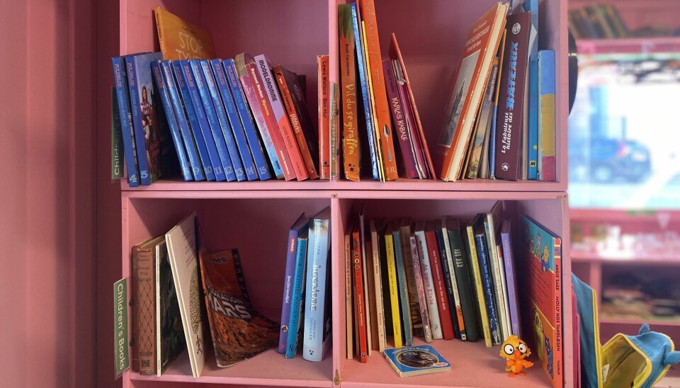 Kids' book shelf inside the recycling station at Østerbrohuset