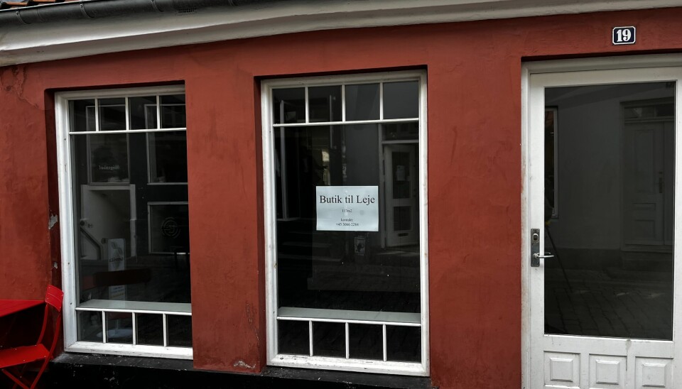 Fem butikslokaler i Badstuegade står tomme med 'Til leje'-skilt i rudenFoto: Jens Emil Digmann Nygaard