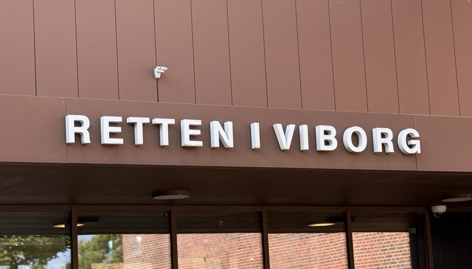 'Stalking er en voldsform, hvor en person systematisk forsøger at kontakte en anden person for at få personens opmærksomhed på en uønsket, intimiderende eller truende måde,' skriver Danner om stalking