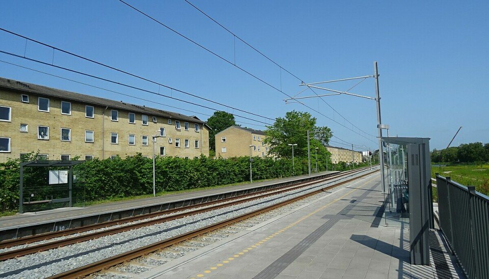 Iben har fri klokken 13 hver dag. Hun tager den korte gåtur til Vestre Strandballe letbanestation, hvorfra hun kører hjem til Mørke