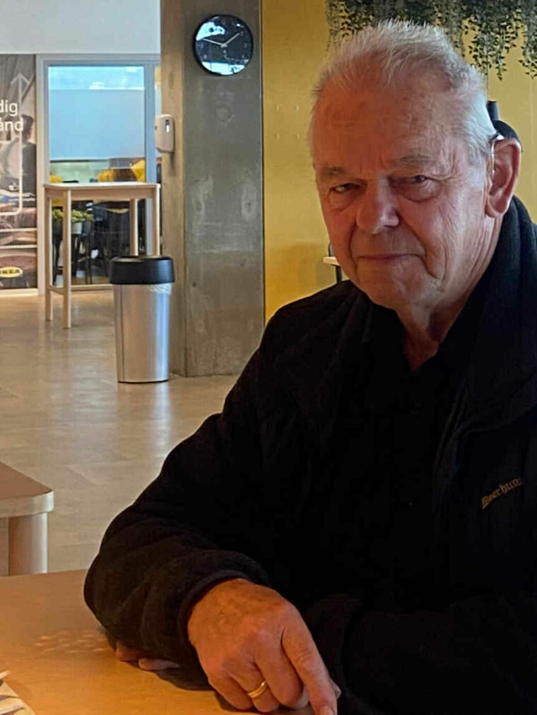 Foto: Sofie Tidemand. Per Vestergaard sidder i Ikeas Cafeteria i Skejby