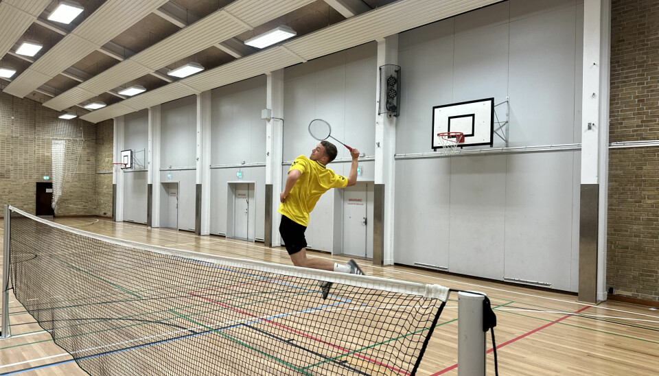 Torsdagsbadminton: Når venskab og konkurrence mødes på gulvet