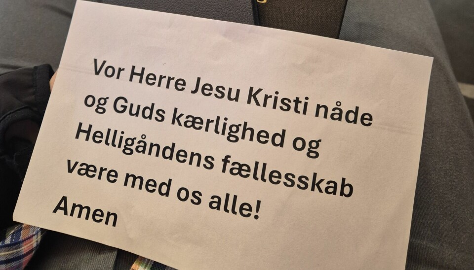 Ved ankomst i Langenæs Kirke får man udleveret to salmebøger, samt fællesskabsvelsignelsen.