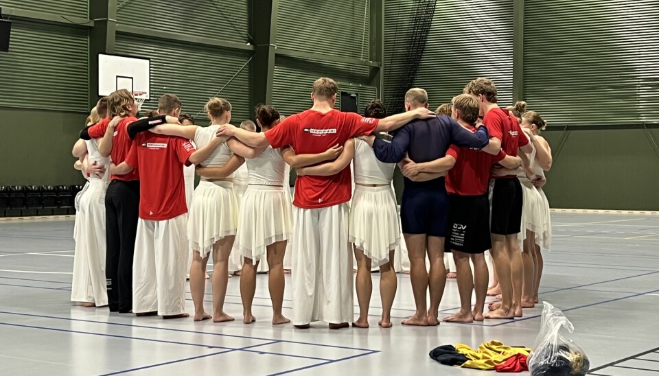 Fællesskabsfølelsen stråler ud af gymnasterne inden show-start.