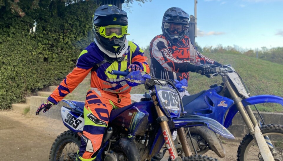 Magnus (tv.) og Jesper Andersen på vej ud på dagens træningsrunder.