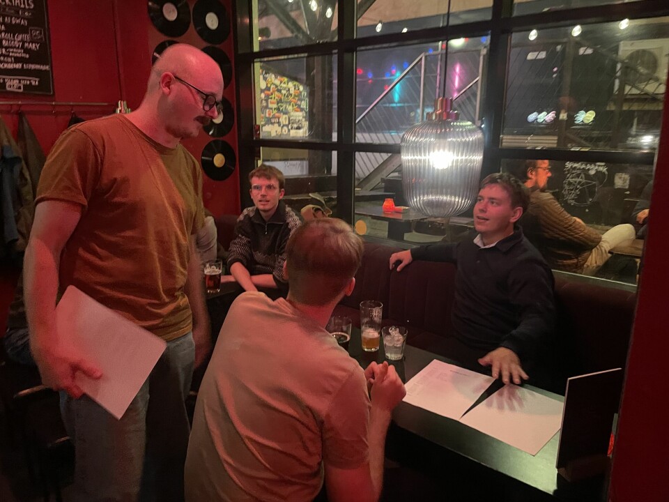 Hver torsdag er der pubquiz på baren Sway. Det er en aften som både ansatte og deltagere nyder.