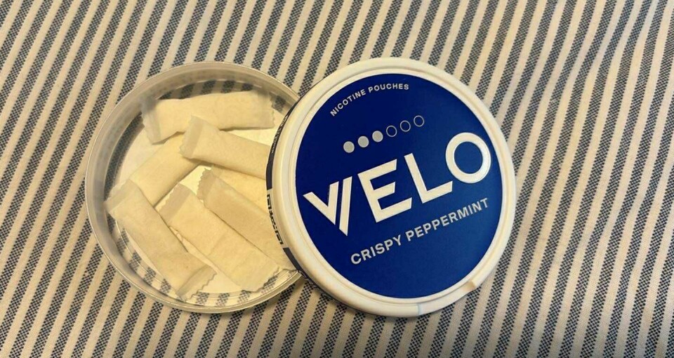 Nikotinposer bliver ofte kaldt ‘snus’ i daglig tale, men det er misvisende. Rigtigt snus indeholder tobak og er forbudt at sælge i Danmark, mens nikotinposer er tobaksfri.