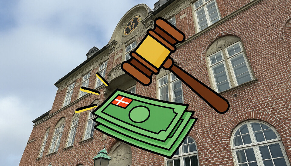 Bag de tykke, røde mure blev der i dag afsagt dom i en voldssag. Behandlingstiden har været så lang, at den tiltalte - ifølge sig selv - 'har vendt sit liv om' og i dag arbejder som taxachauffør i stedet for promoter på natklubber.