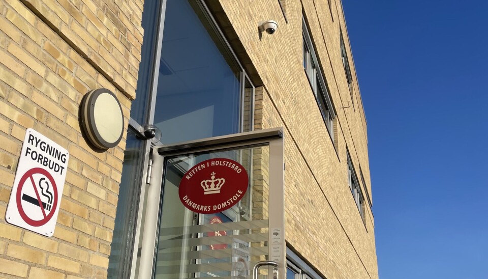 Et ungt par blev torsdag formiddag af retten i Holstebro dømt for salg af narkotika i Århus.