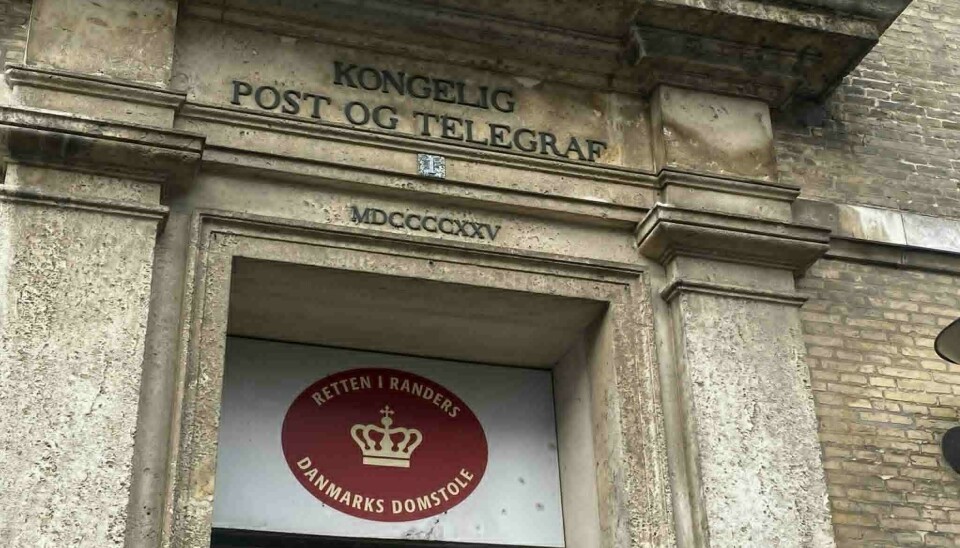 Retten i Randers står klar til at understøtte retfærdigheden i Danmark denne kolde september dag.