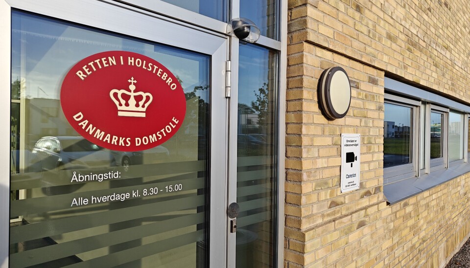 Det er Retten i Holstebro, der endte med at kende et ungt kærestepar skyldige i en sag om salg af euforiserende stoffer i Aarhus. Det er Retten i Holstebro, der endte med at kende et ungt kærestepar fra Aarhus skyldige i en sag om salg af euforiserende stoffer i netop Aarhus.