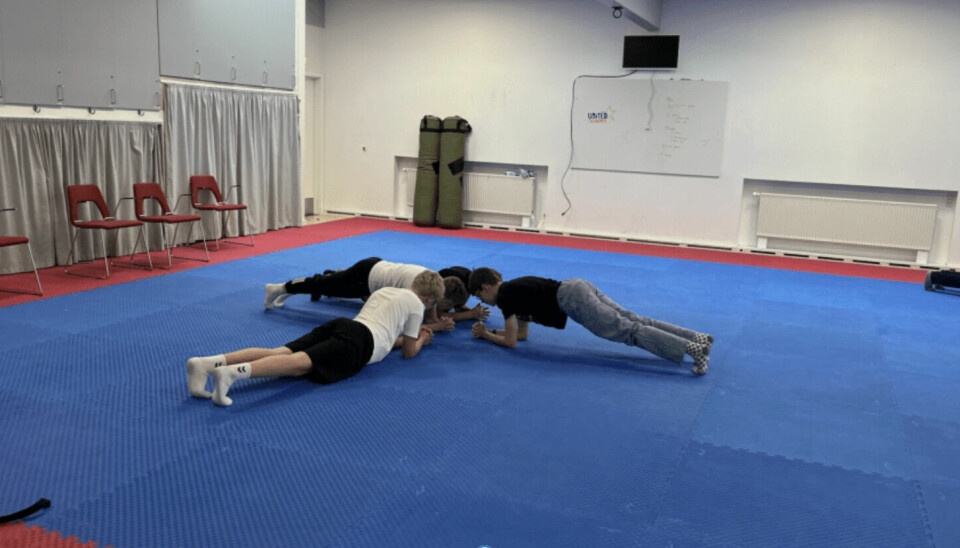 Som en del af en varieret idrætsundervisning har eleverne på Katrinebjergskolen et kort forløb med taekwondo. Foto: Lærke Juul Hallig