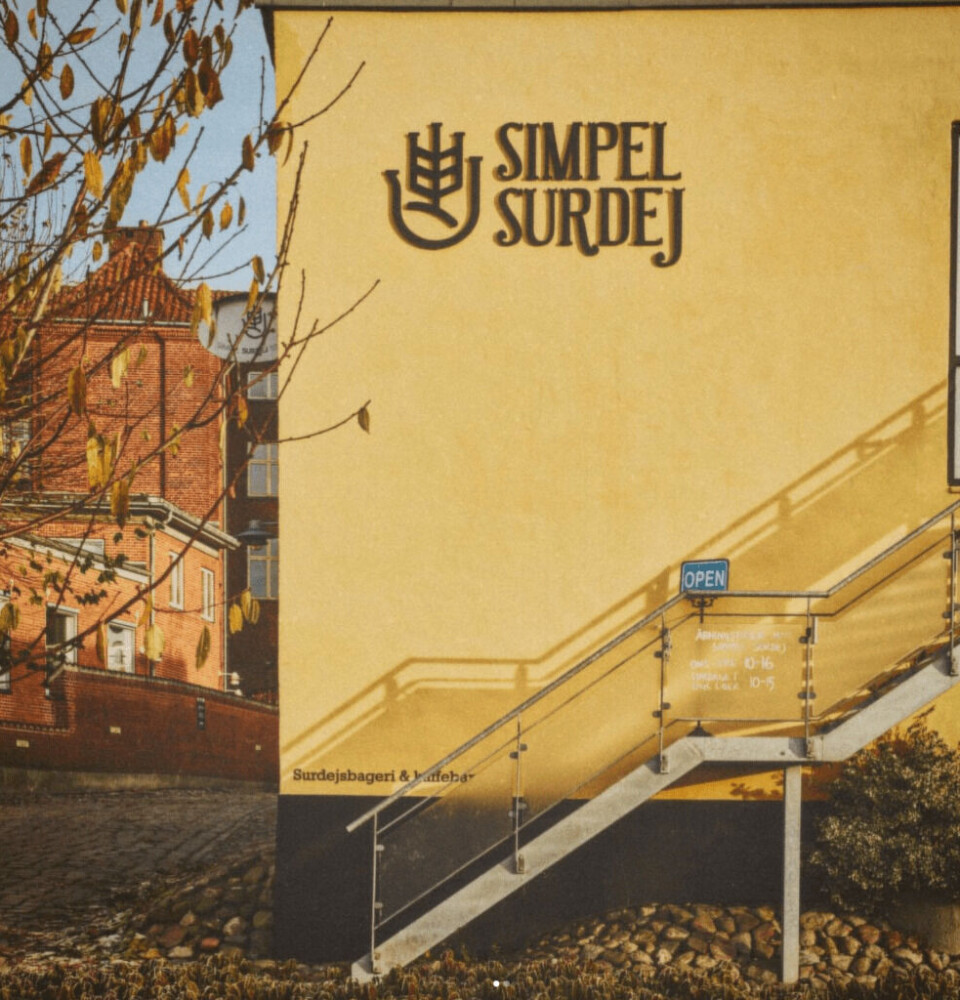 Simpel Surdej holder til i det gamle pakhus i Viborg centrum. Foto:@simpelsurdej på Instagram