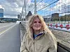 Socialrådgiver Katrine Larsen finder det ofte nødvendigt at dobbelttjekke de nyheder, hun finder på sociale medier.