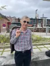 En lun efterårsdag slentrer André ned langs Aarhus Lysbådehavn, mens minderne strømmer frem.